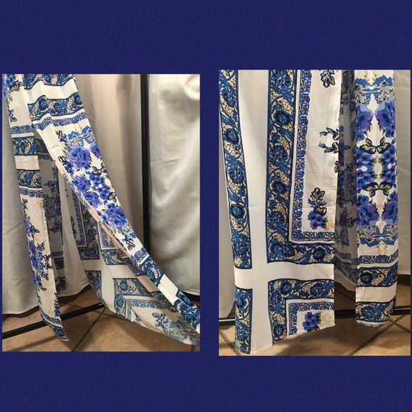 Size 12. Scarf print maxi dress with side slits - Picture 4 of 8